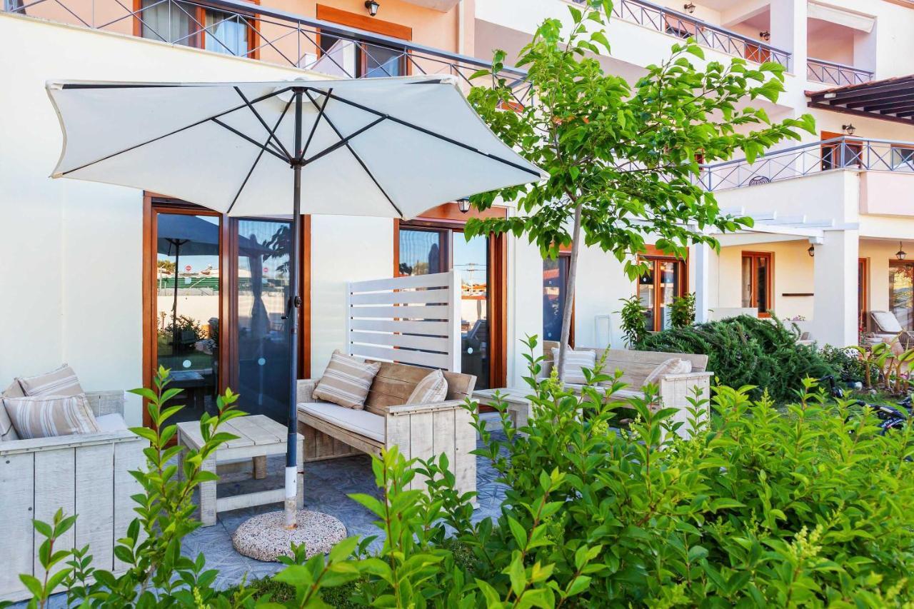 Hesperides Hotel Pefkochori Exterior photo